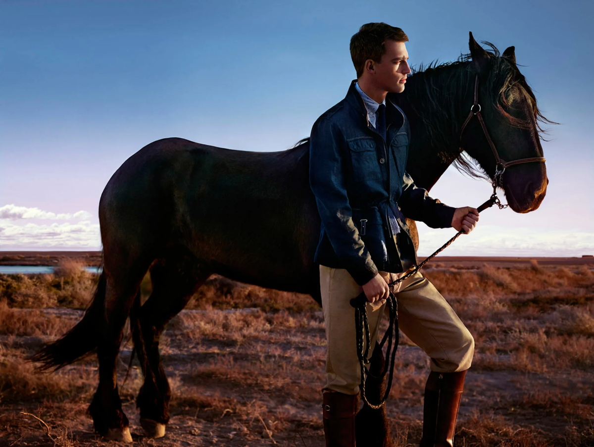 Massimo Dutti Equestrian. Мужчина на лошади. Фотосессия с лошадьми. Парень на коне.