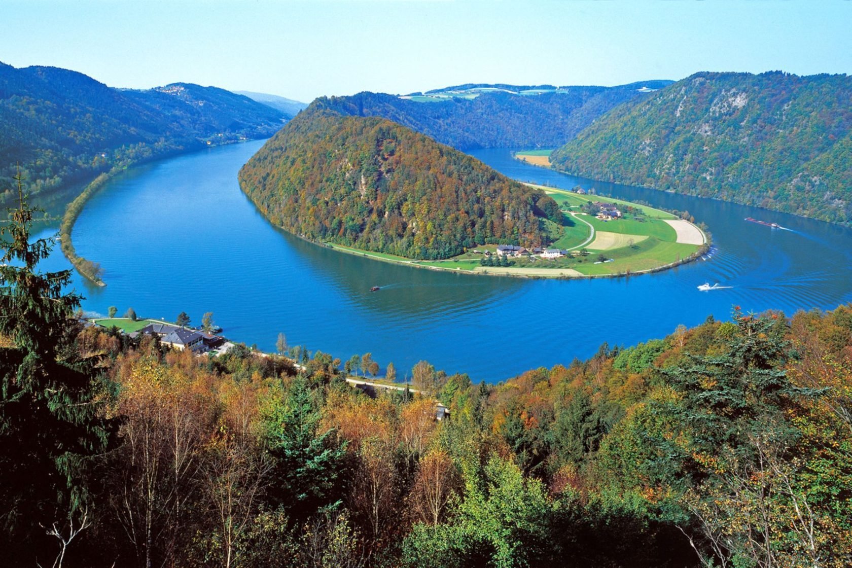 Река в центре европы. Река Дунай в Германии. Река Дунай в Австрии. Река Дунай в Венгрии. Река Дунай Болгария.