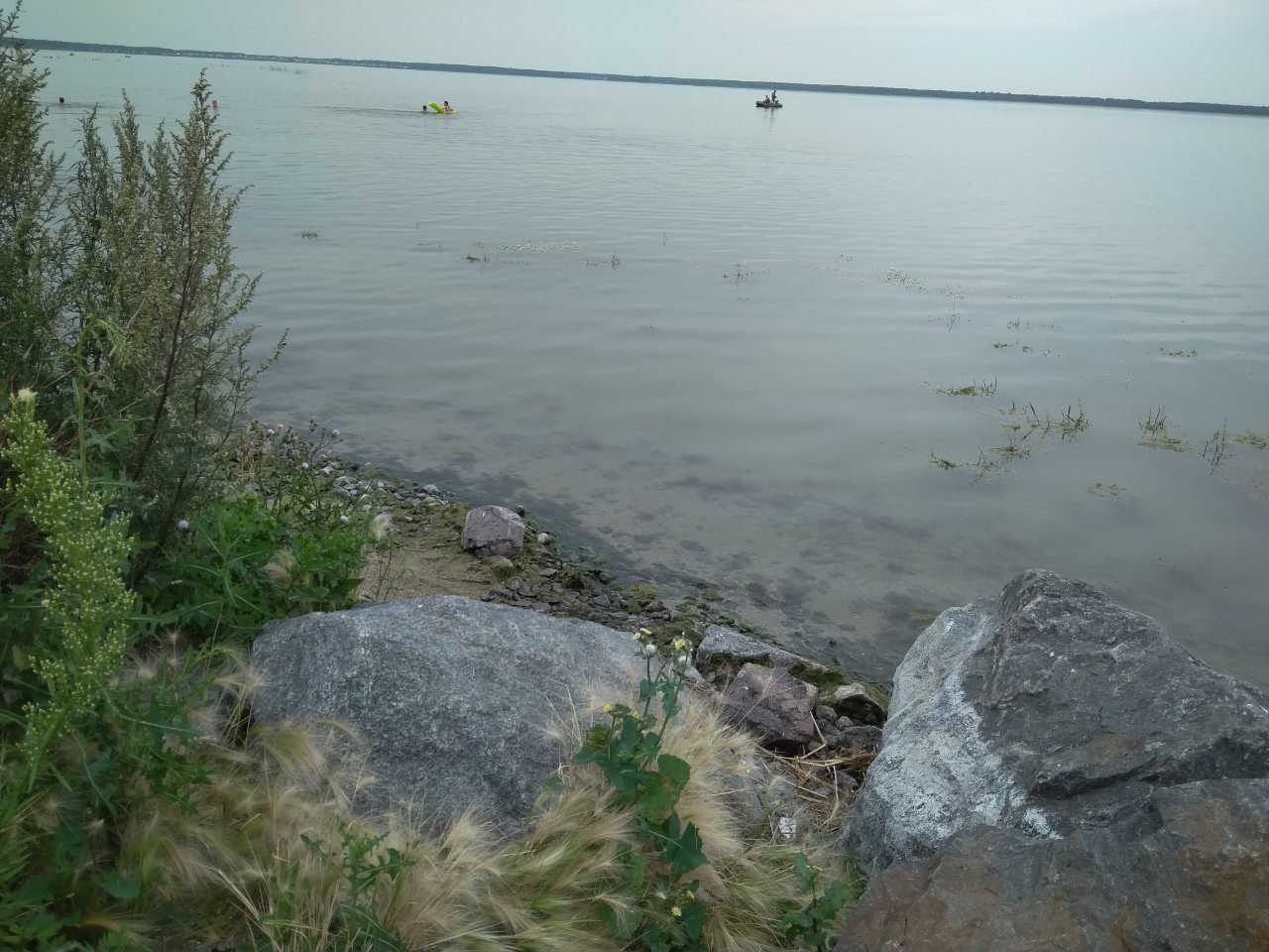 Озеро сугояк челябинская. Озеро Сугояк. Поселок Лазурный озеро Сугояк. Южноуральское озеро Сугояк.