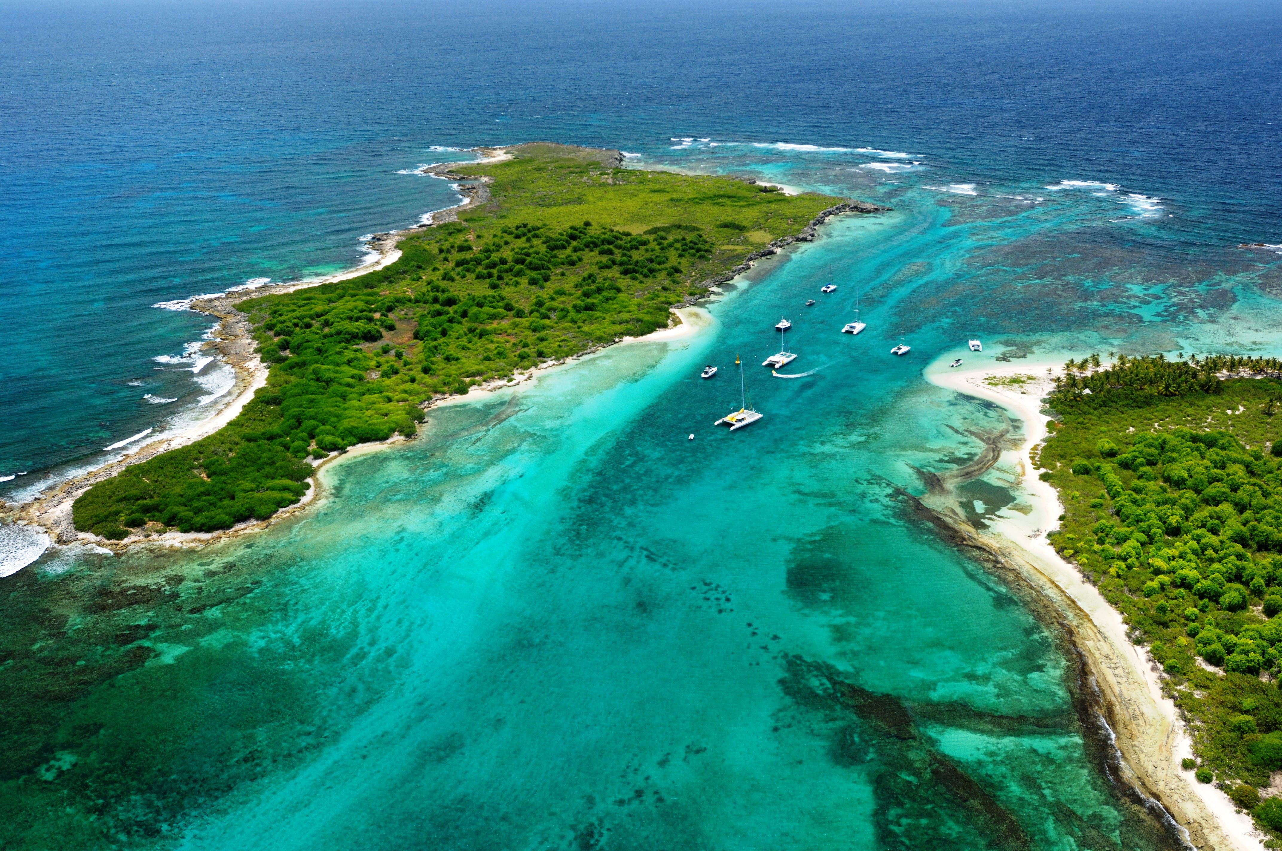 Южная часть архипелага малых антильских островов. Карибы Гваделупа. Остров Мюстик в Карибском море. Сент Мари Карибы. Антильские острова Гваделупа.