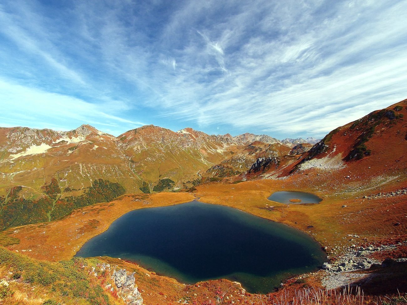Семь озер абхазия. Озеро Чхы Абхазия. Долина семи озер Абхазия. Оз Мзы Абхазия. Семиозерье Абхазия.