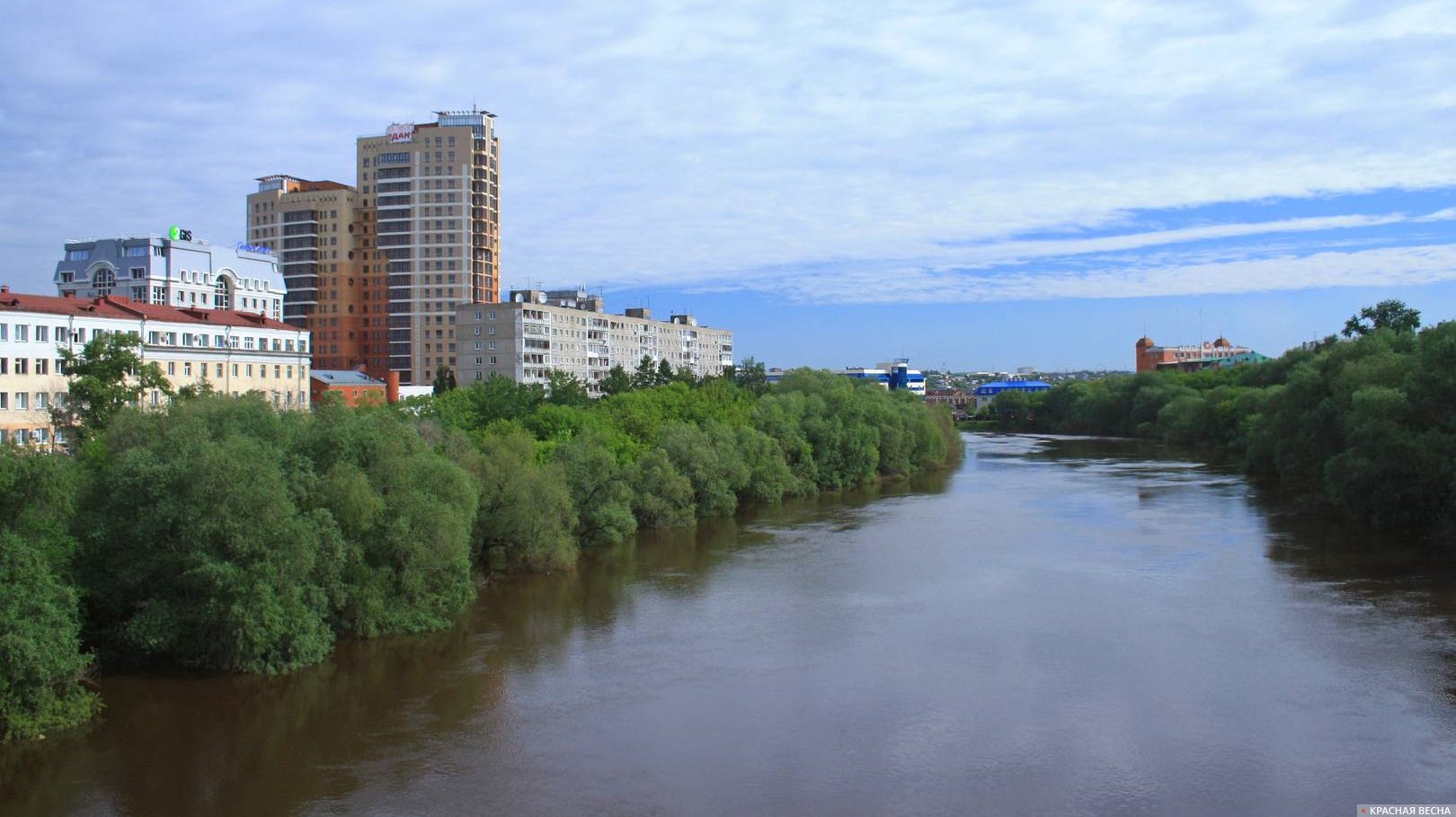 Река в омске. Омь Омск. Левого берега реки Омь. Река Омь. Омск слияние двух рек.