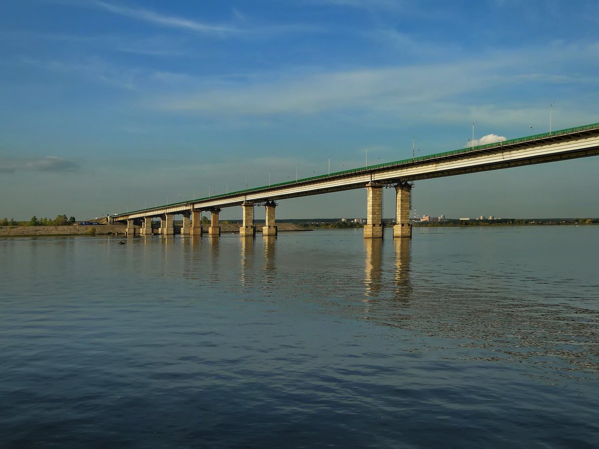 Мост через волгу. Мост через Волгу в Казани. Автомобильный мост через реку Волга. Мост Мамадыш через реку Вятку. Займищенский мост через Волгу.