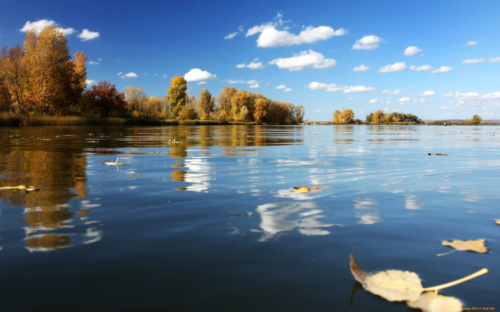 Там в озерах вода. Природа Самара река Самарка. Волга Самара река озеро. Валдайское озеро. Озеро Тобол Кушлы.