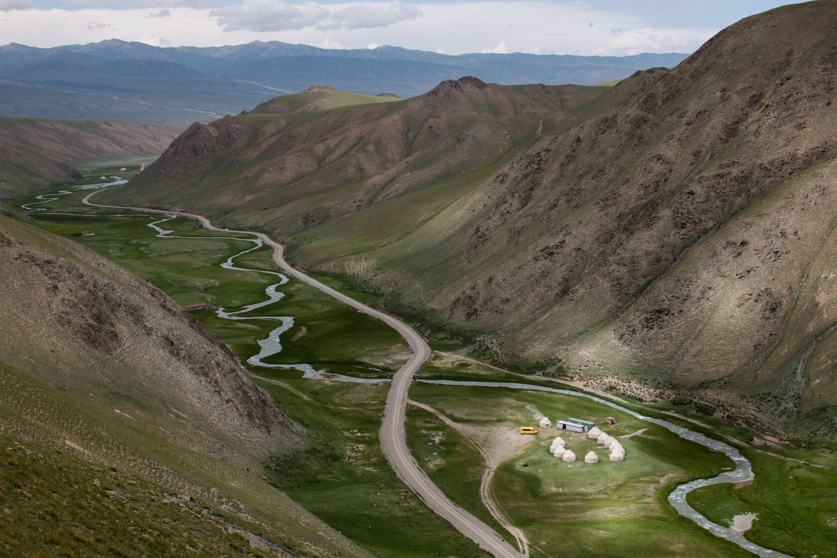 Кашка суу. Киргизия Долина Суусамыр. Сусамырская Долина в Киргизии. Перевал ТОО-Ашуу Киргизия. Сусамырский перевал Киргизия.