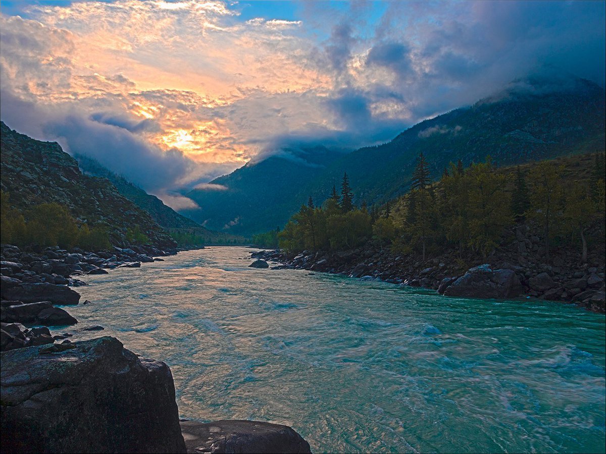 Водные ресурсы бирюзовая Катунь