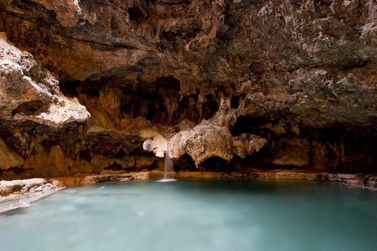 Underground lake. Ашхабад подземное озеро. Бахарденская пещера. Пещерное озеро в Туркмении. Подземное озеро в Туркмении.