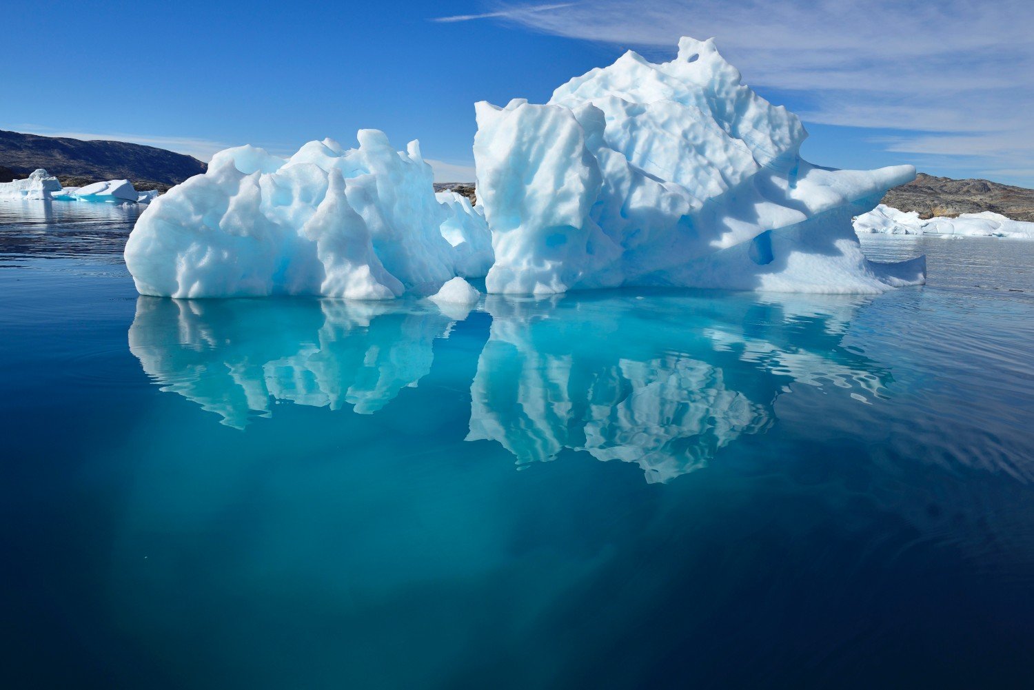 Длина реки гренландия. Гренландия ледник ледяной щит. Таяние ледников в Гренландии. Ледяной Покров Гренландии. Гренландия Ледовый щит.