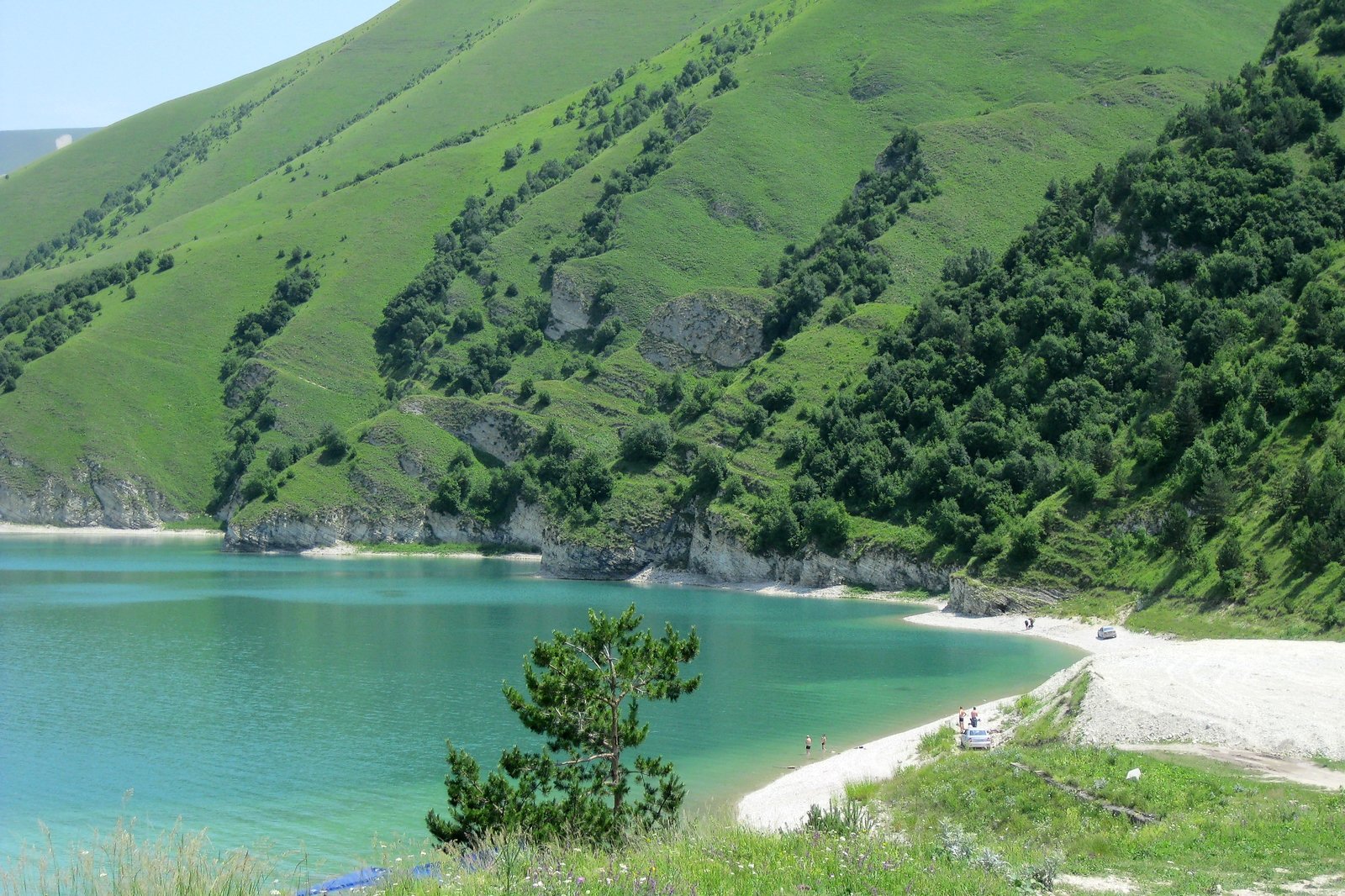 Озера северного кавказа. Казеной-ам озеро. Озеро Кезеной-ам в Дагестане. Озеро в Дагестане Казеной ам. Казеной ам Чечня.