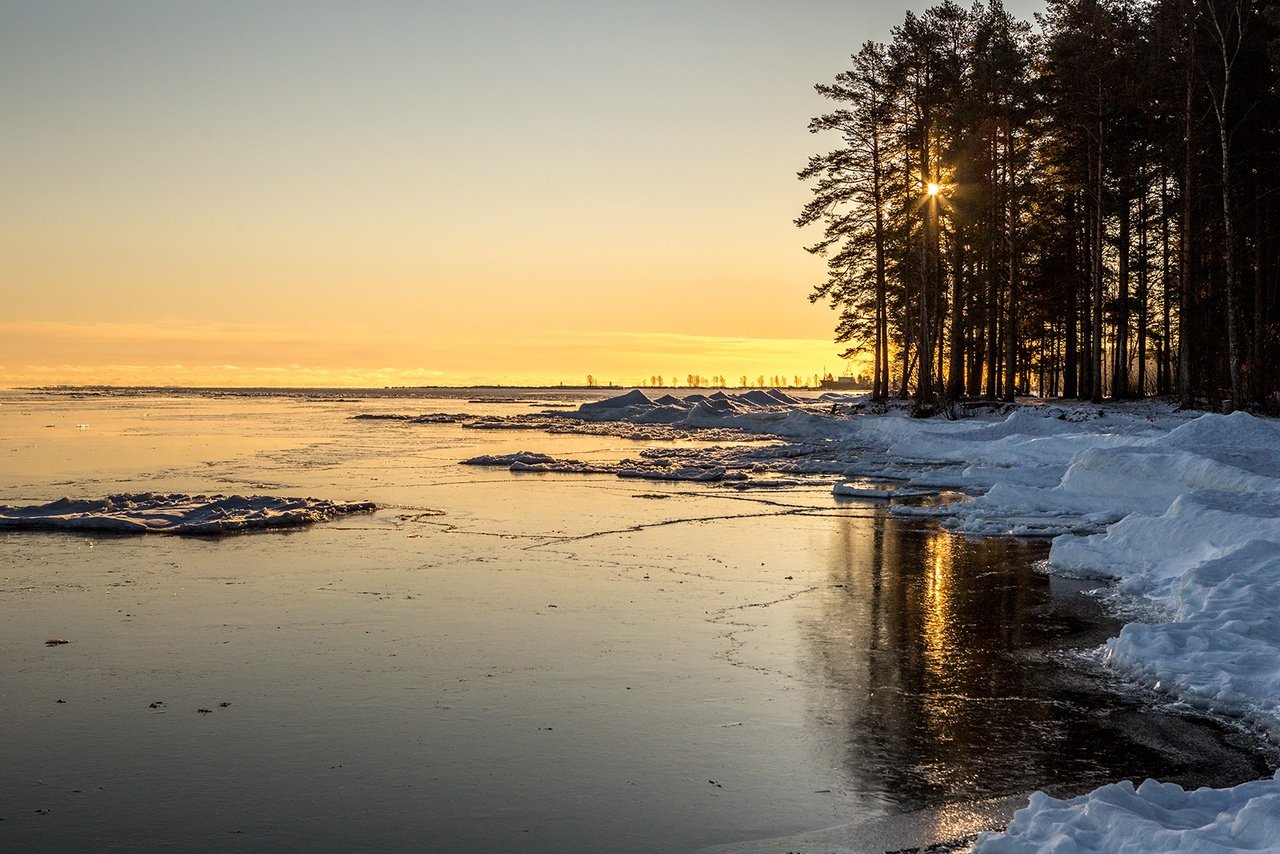 Рыбалка на озерах онежского озера. Онежское озеро Петрозаводск. Онежское озеро зима. Онежское озеро Петрозаводск зимой. Онега озеро.