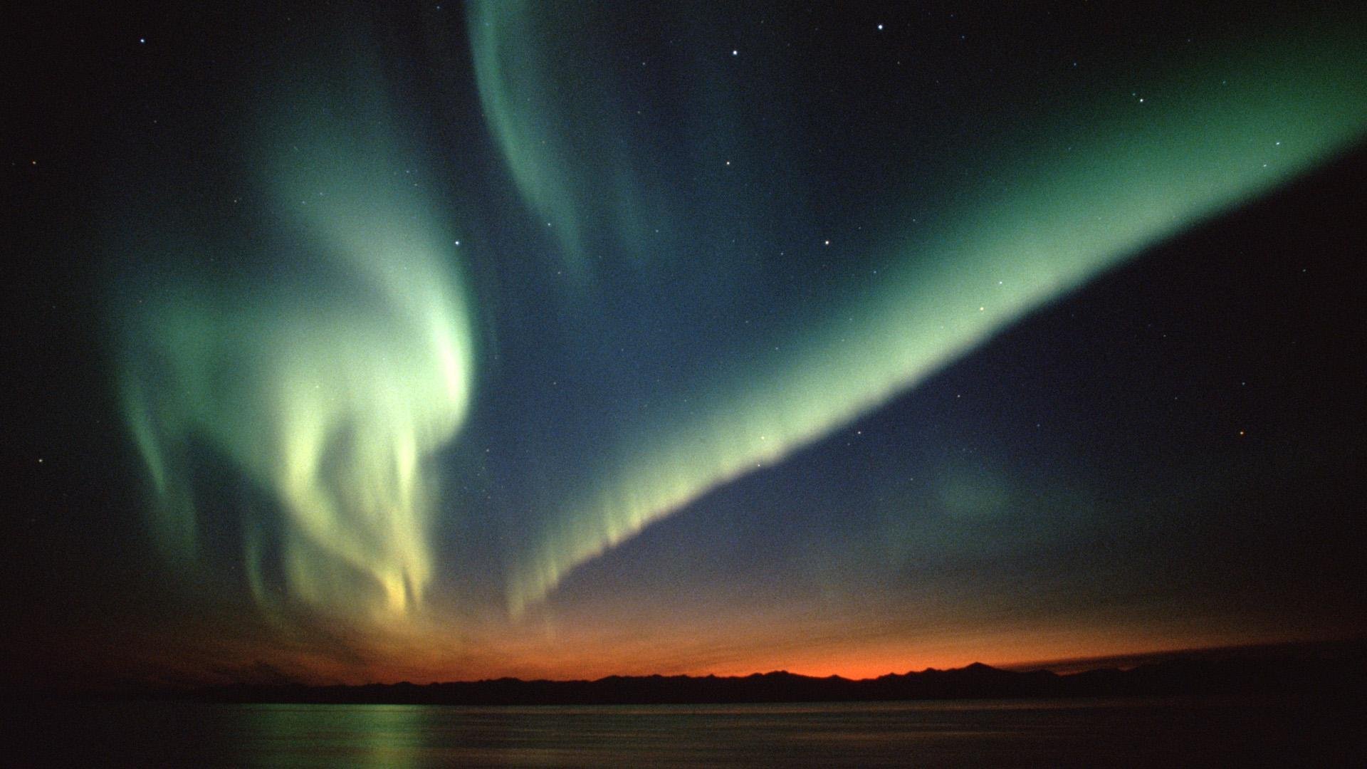 Явления природы ночью. Лентообразное полярное сияние. Северное сияние это природное явление. Полярное сияние явление природы. Aurora Borealis Alaska.