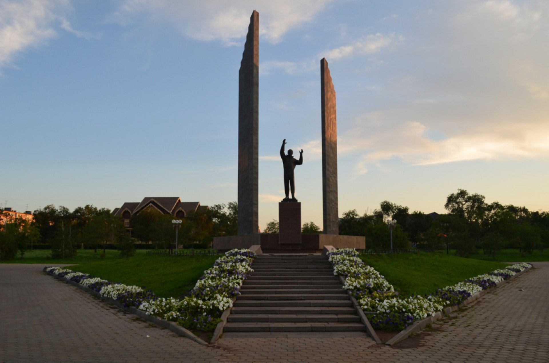 Памятник Гагарина Оренбург