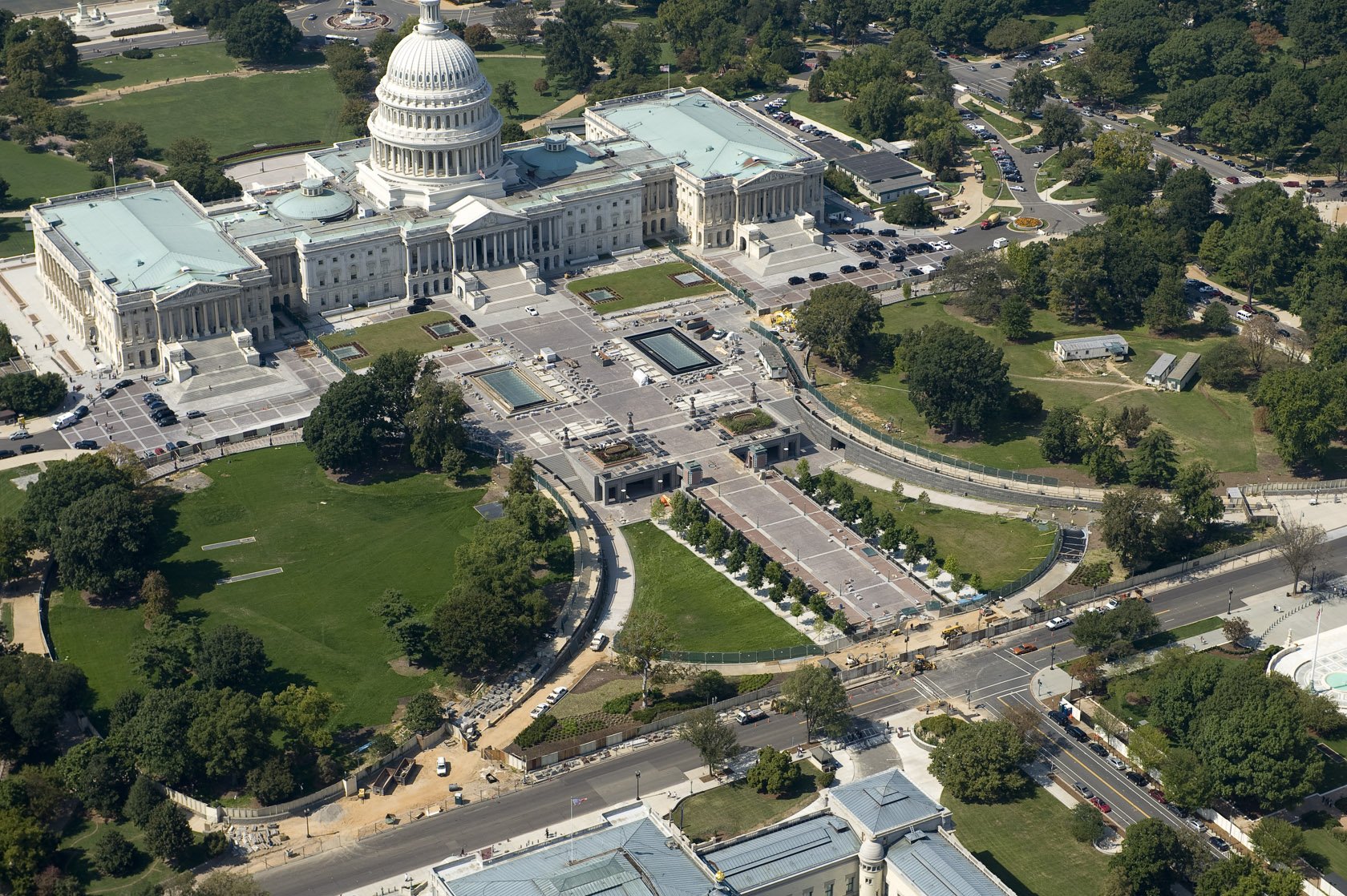 Ковид в сша. Капитолий США В Вашингтоне. Холм Капитолий Вашингтон. Здание Капитолия США В Вашингтоне. Белый дом США Вашингтон Капитолий.