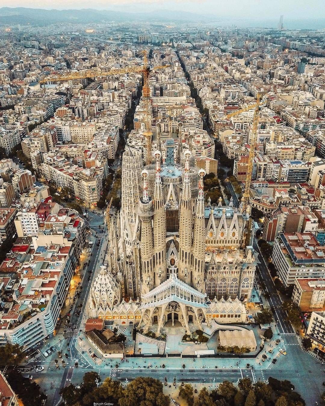 Barcelona spain. Барселона (город в Испании). Барселона город в Испании достопримечательности. Барселона (город в Испании) население. Барселона панорама.