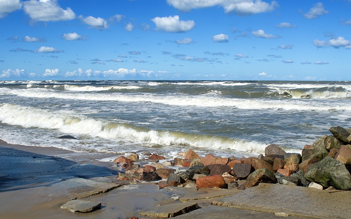 Волна зеленоградск. Зеленоградск побережье Балтийского моря. Берег Балтийского моря Зеленоградск. Балтийское море пляж Зеленоградск.