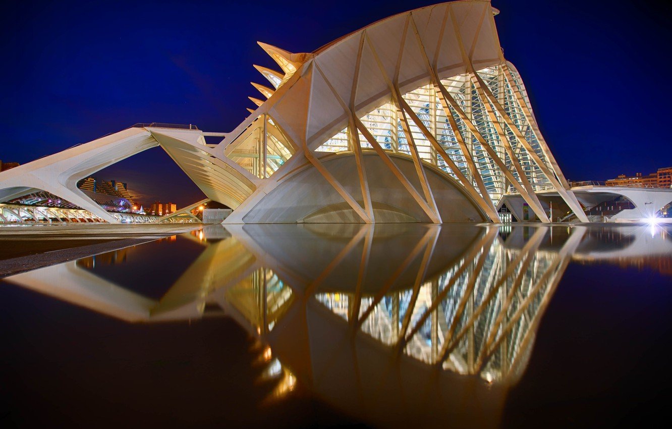 Валенсия испания. Valencia Spain архитектура. Валенсия Испания rjymzlf. Набережная Валенсии ночью.
