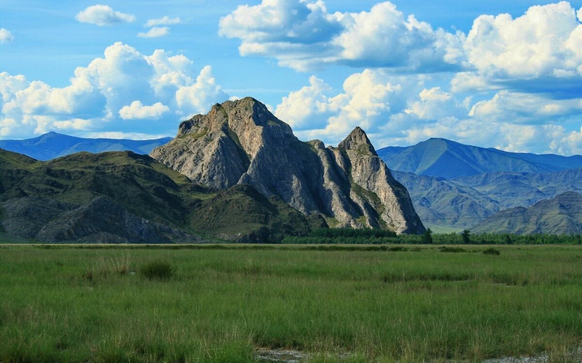 Республики бай. Гора Хайыракан Улуг-Хем. Кызыл гора Хайыракан. Шагонар гора Хайыракан. Хайыракан Тыва.