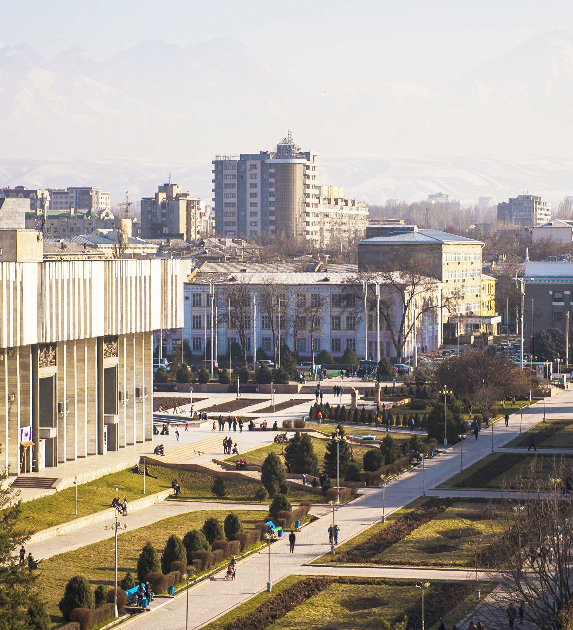 Город бишкек. Киргизия столица. Киргизия столица Таджикистана. Сквер дружбы народов Бишкек.
