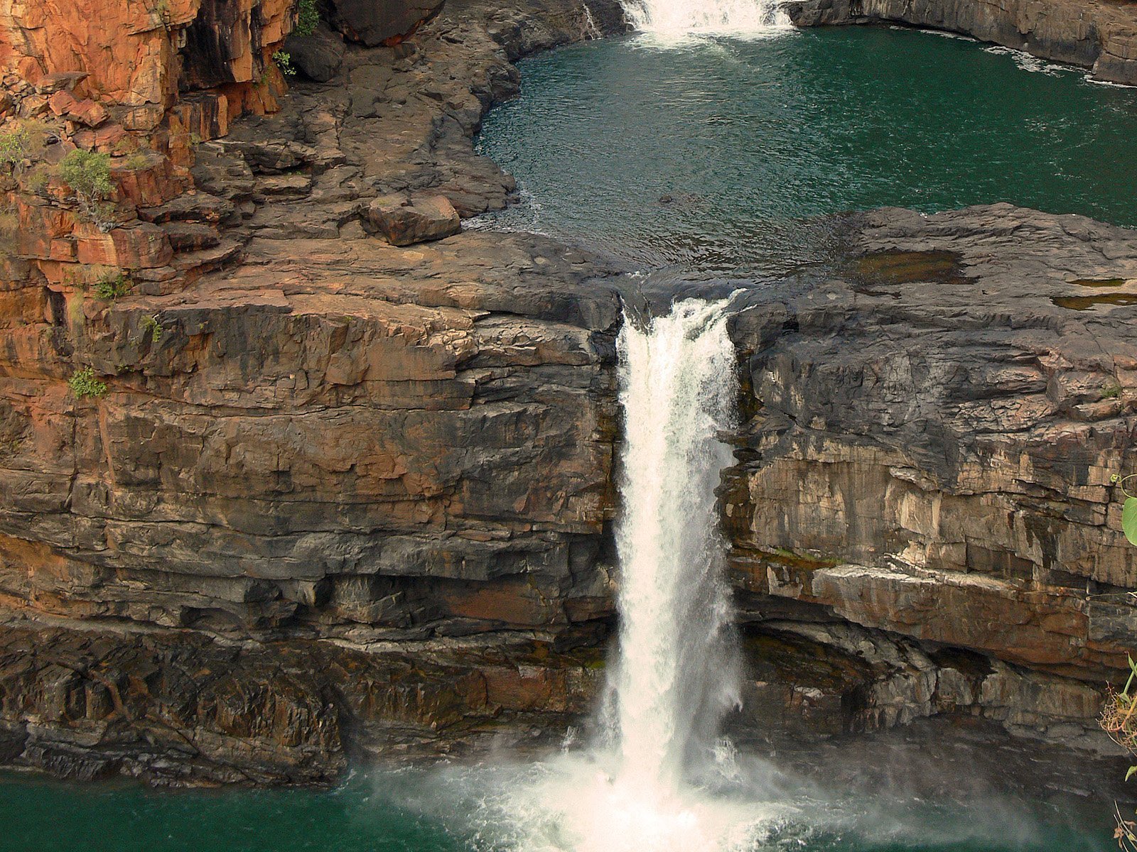 Водопад по другому. Водопад Митчелл Австралия. Водопад Тиа Австралия. Водопад Митчелл, Кунунурра. Многоуровневый водопад Митчелл, Австралия.