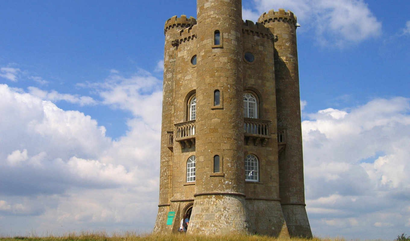 Башня рены. Донжон башня в средневековье. Сторожевая башня донжон. Донжон в средневековом замке. Шотландский донжон.