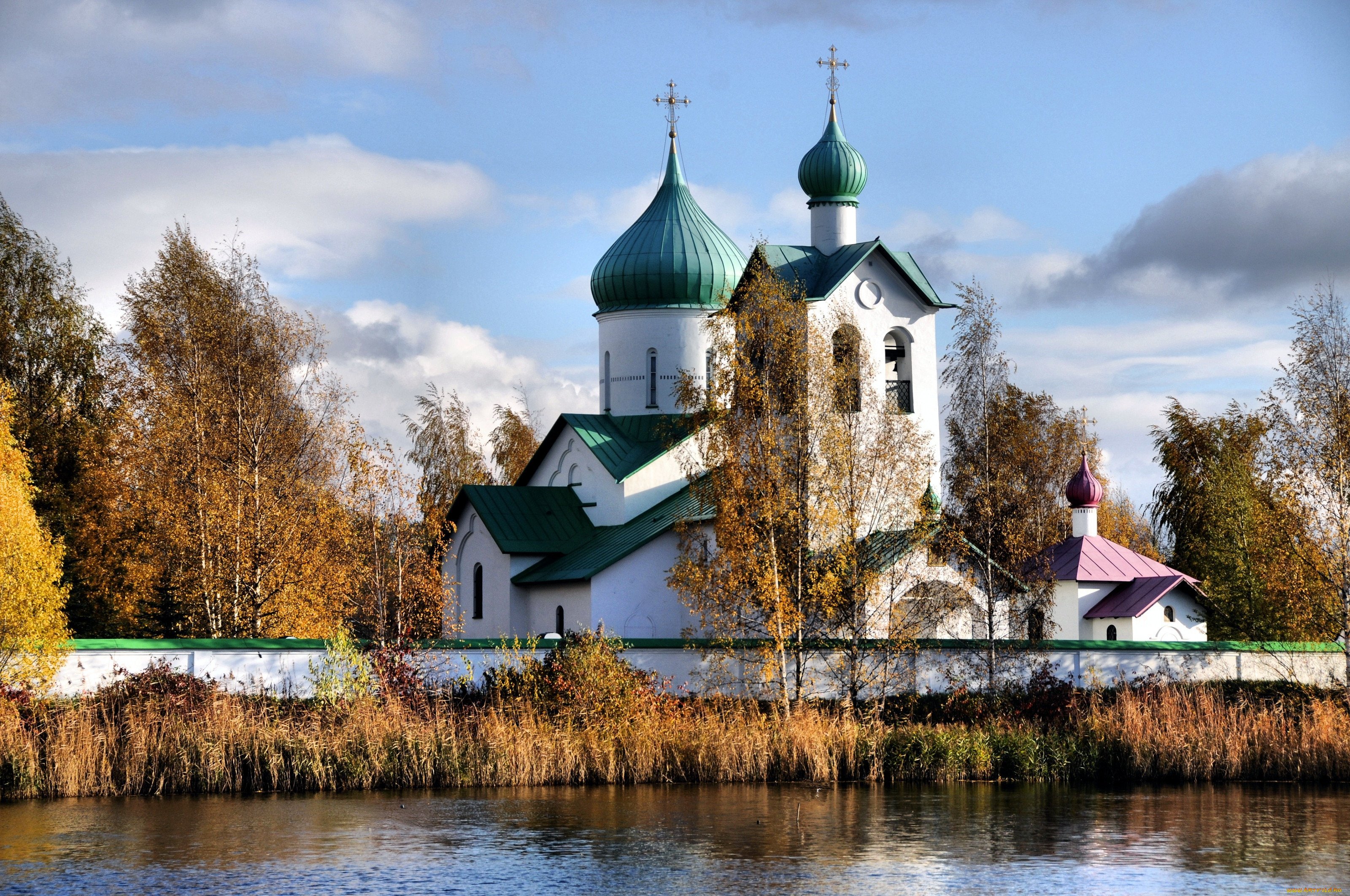 Она церковь. Церковь Пресвятой Богородицы Белозерск.