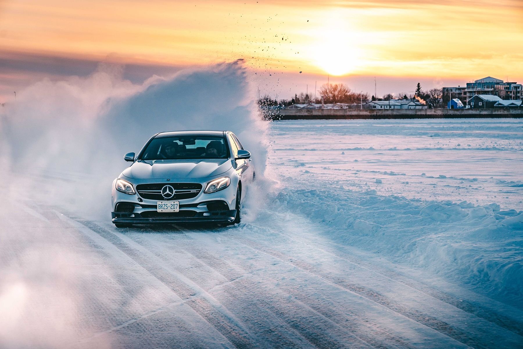 Mercedes drift. Мерседес е200 дрифт. Мерседес АМГ дрифт. Мерседес AMG дрифт. Мерседес дрифт e 63 AMG.