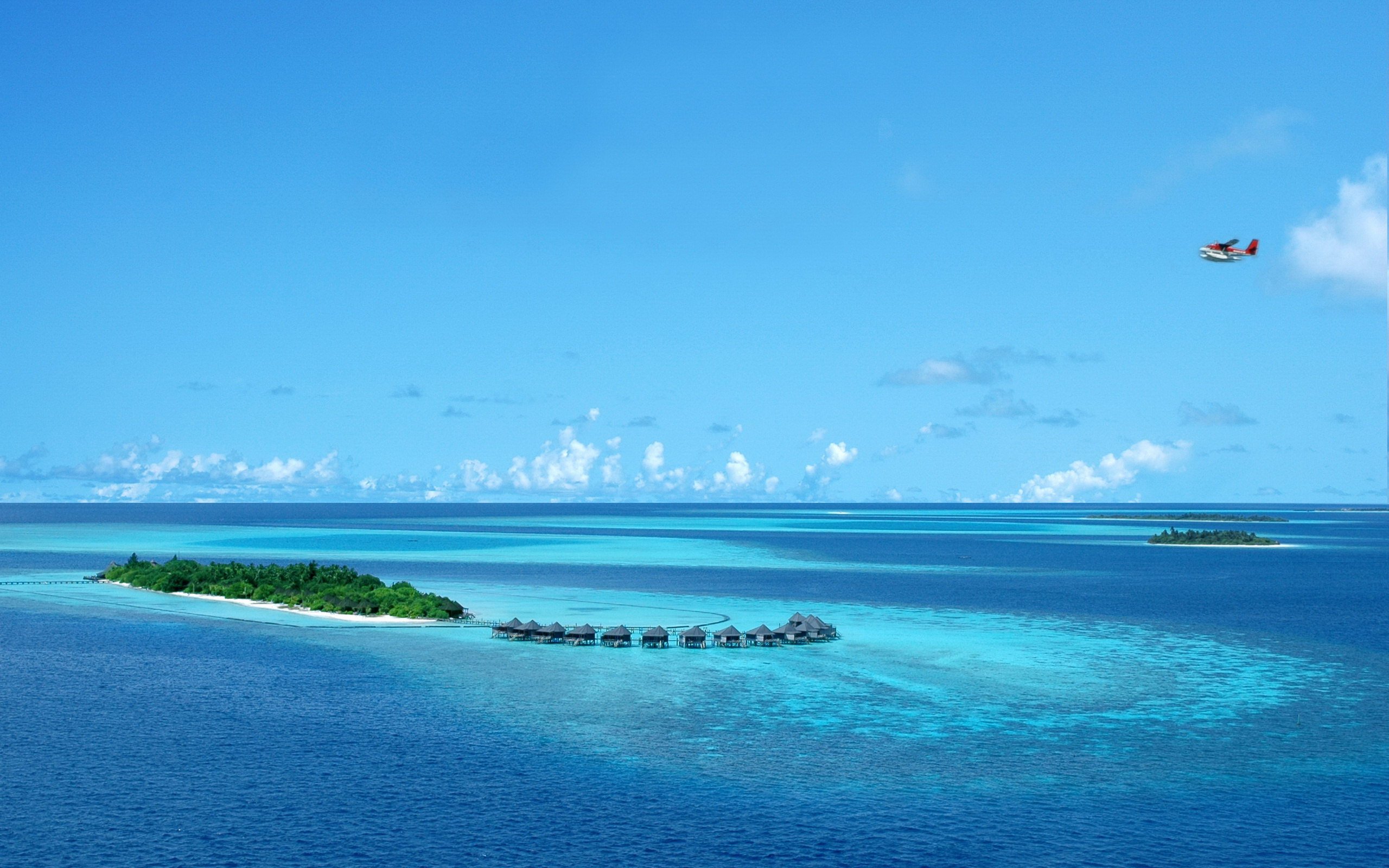 Про море остров. Голубая Лагуна Саона Доминикана. Мальдивы океан. Острова Мальдивы море. Остров в океане.