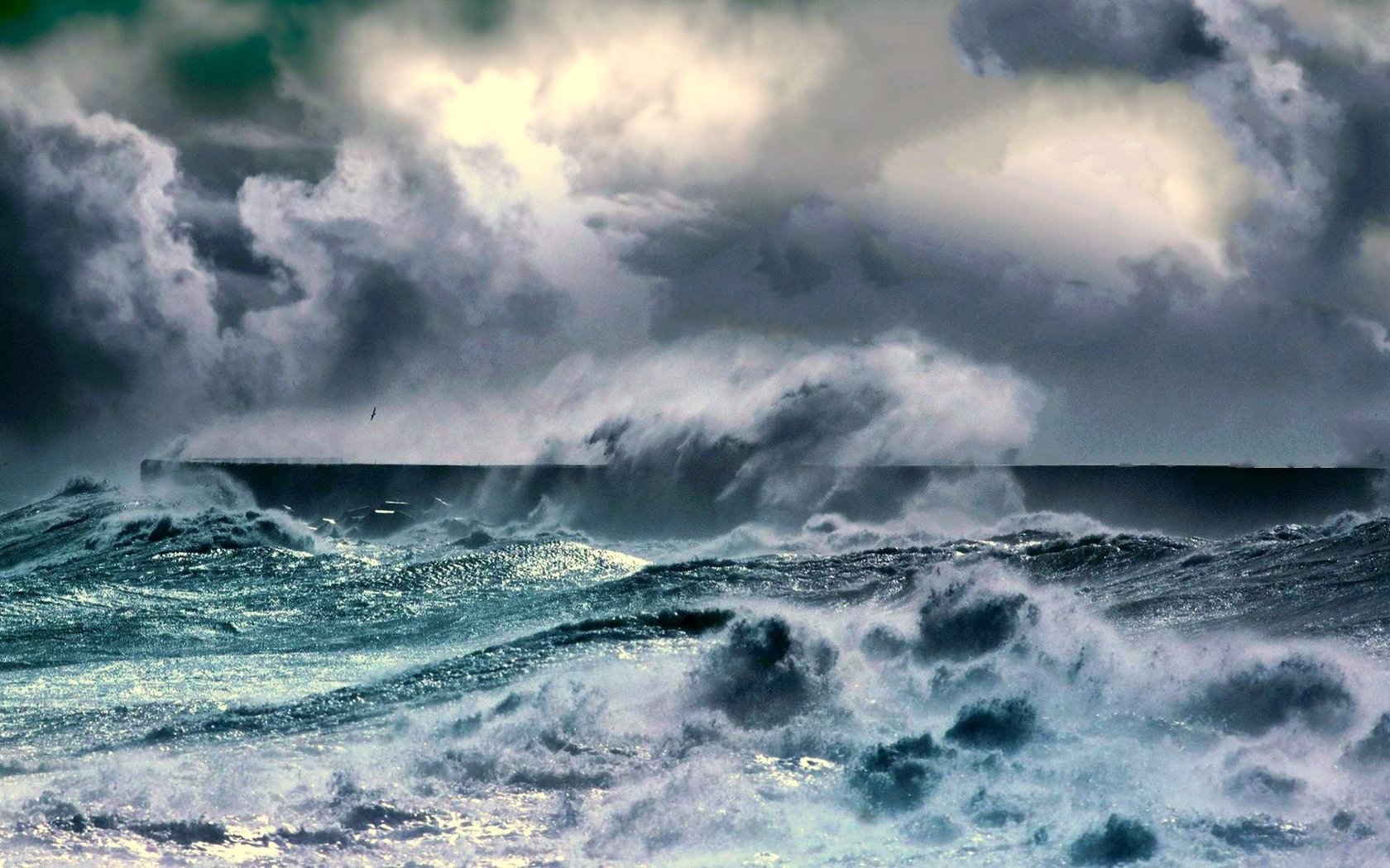 Далекий шторм. Тихий океан шторм 12 баллов. Атлантический океан шторм. Северный Ледовитый океан шторм. «Шторм на черном море». Ацвазовский.