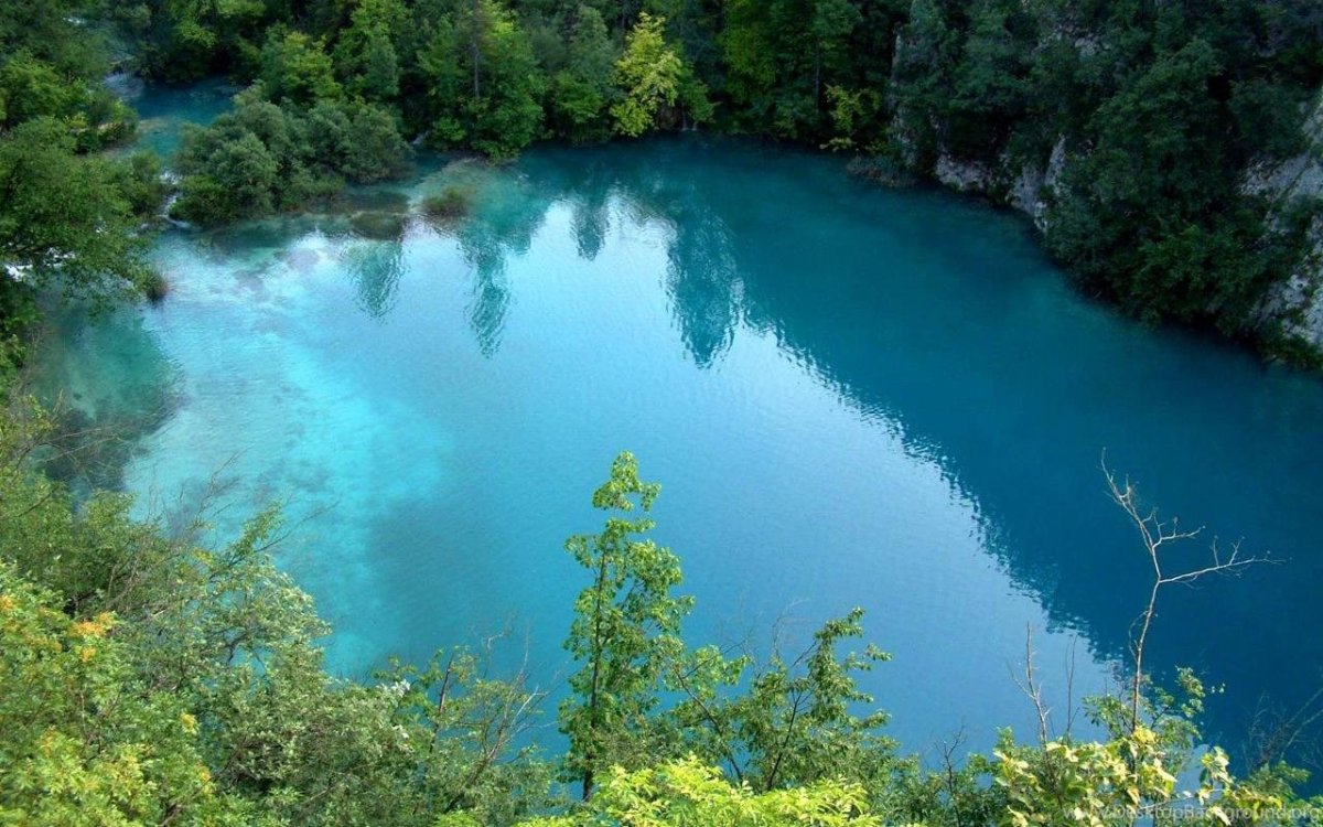 Большое голубое озеро