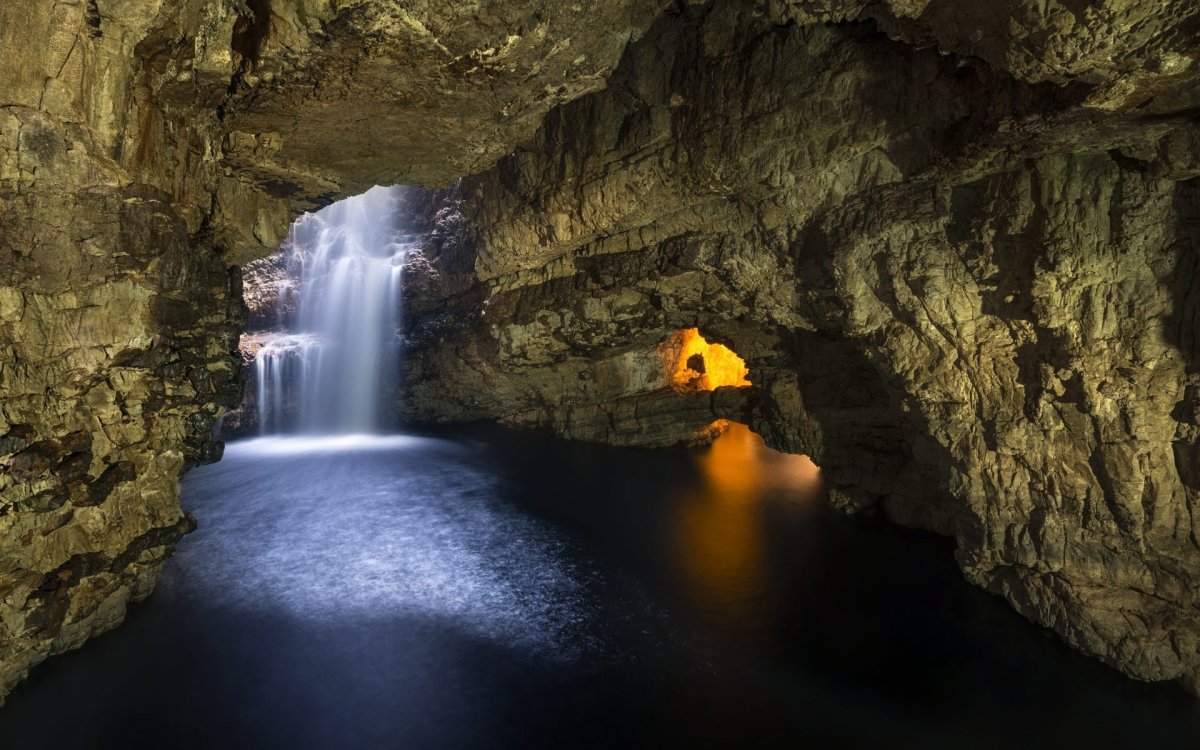 Грот с водопадом в пещере