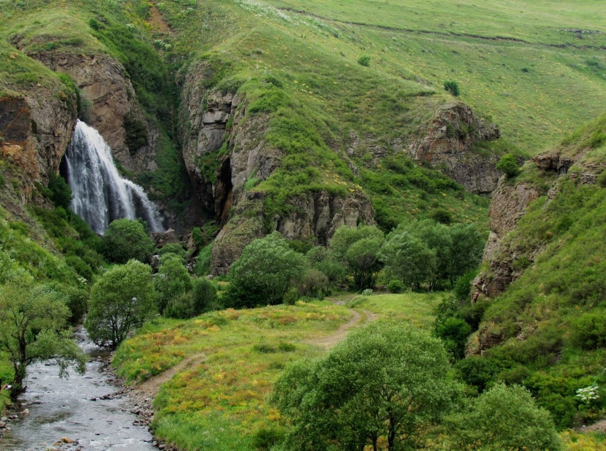 Трчкан водопад армения