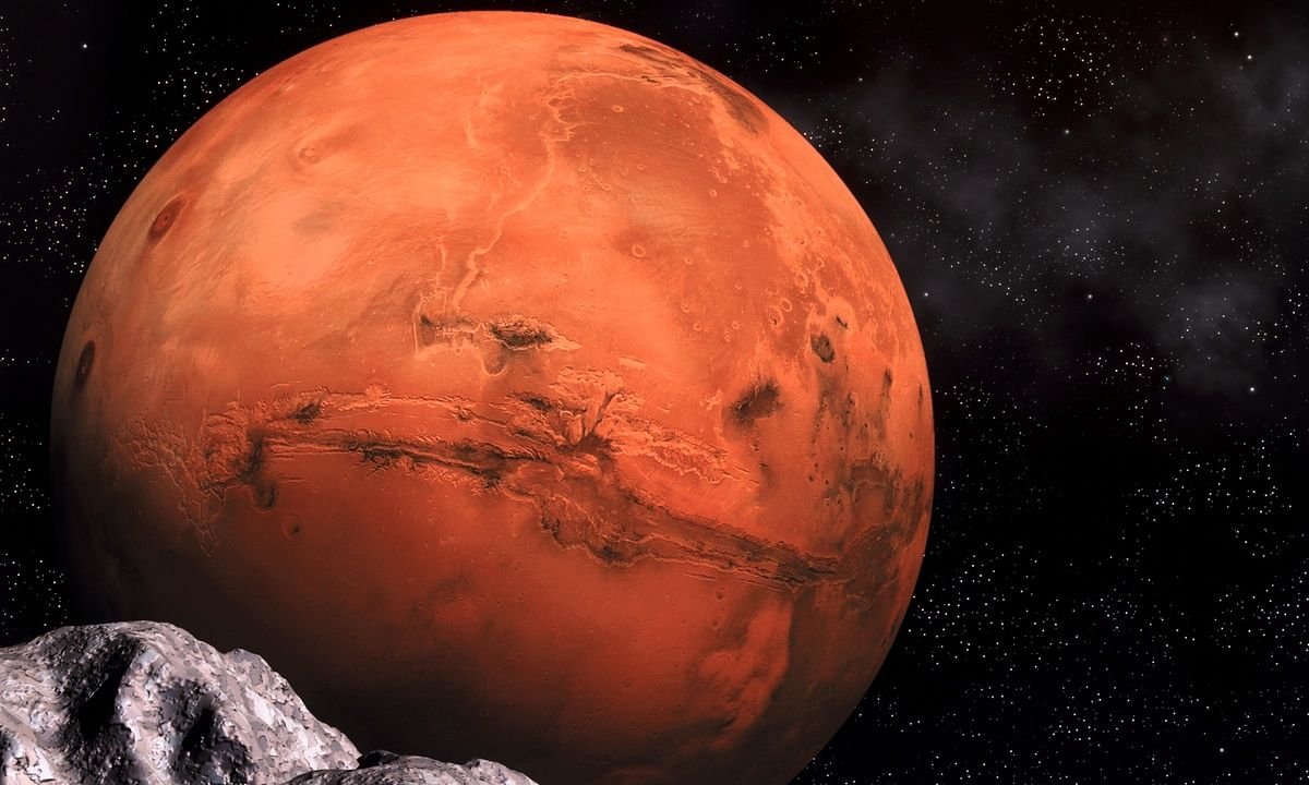 Планета Марс из космоса