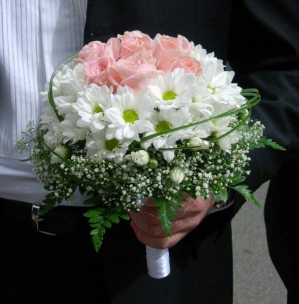 Свадебный букет розы и хризантемы