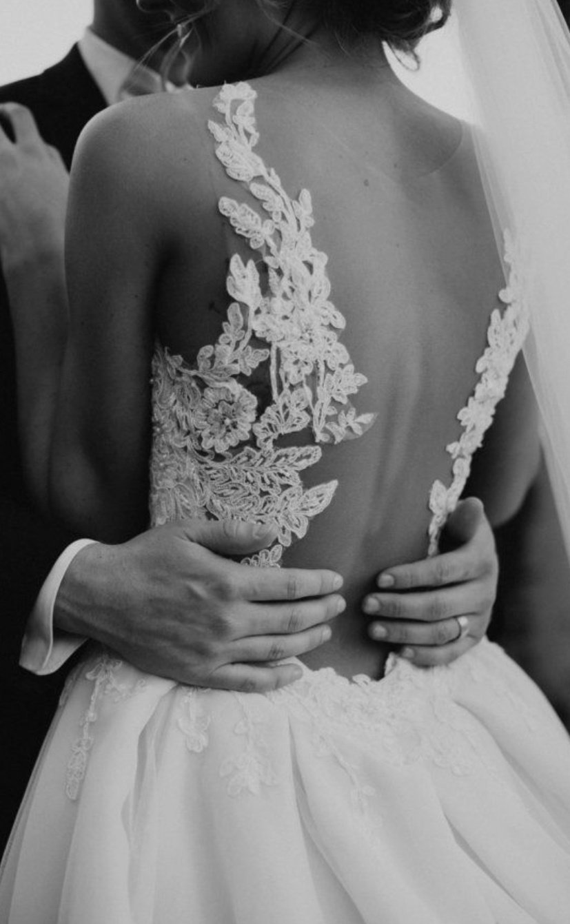 Свадебные платья с вырезом на спине