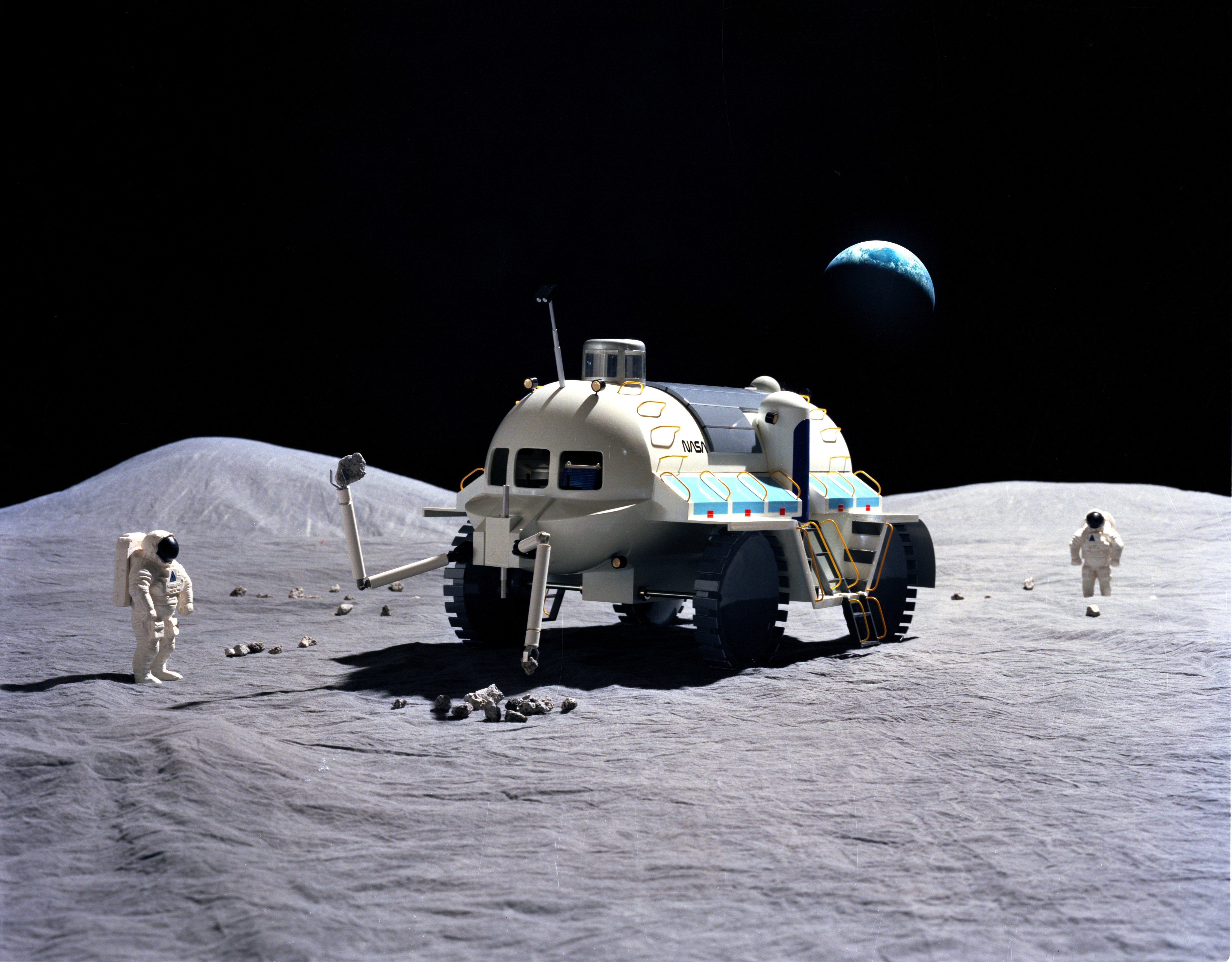 Пилотируемый полет на луну. Луномобиль Аполлон. Ровер Луноход. Луноход НАСА 5. Космический корабль на Луне.