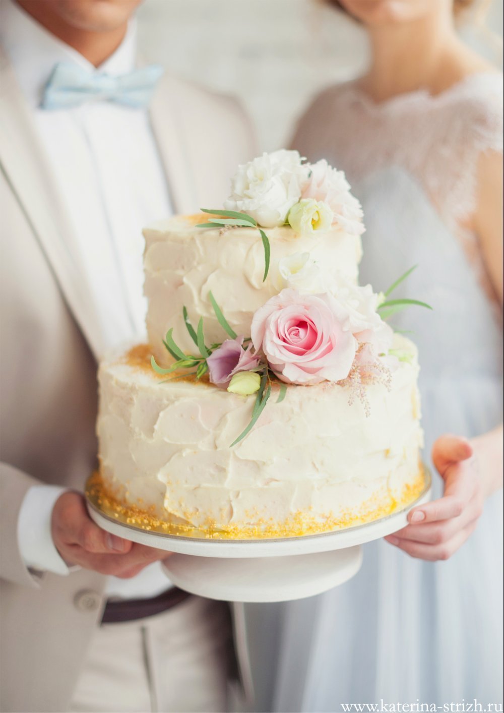 Свадебный букет и торт