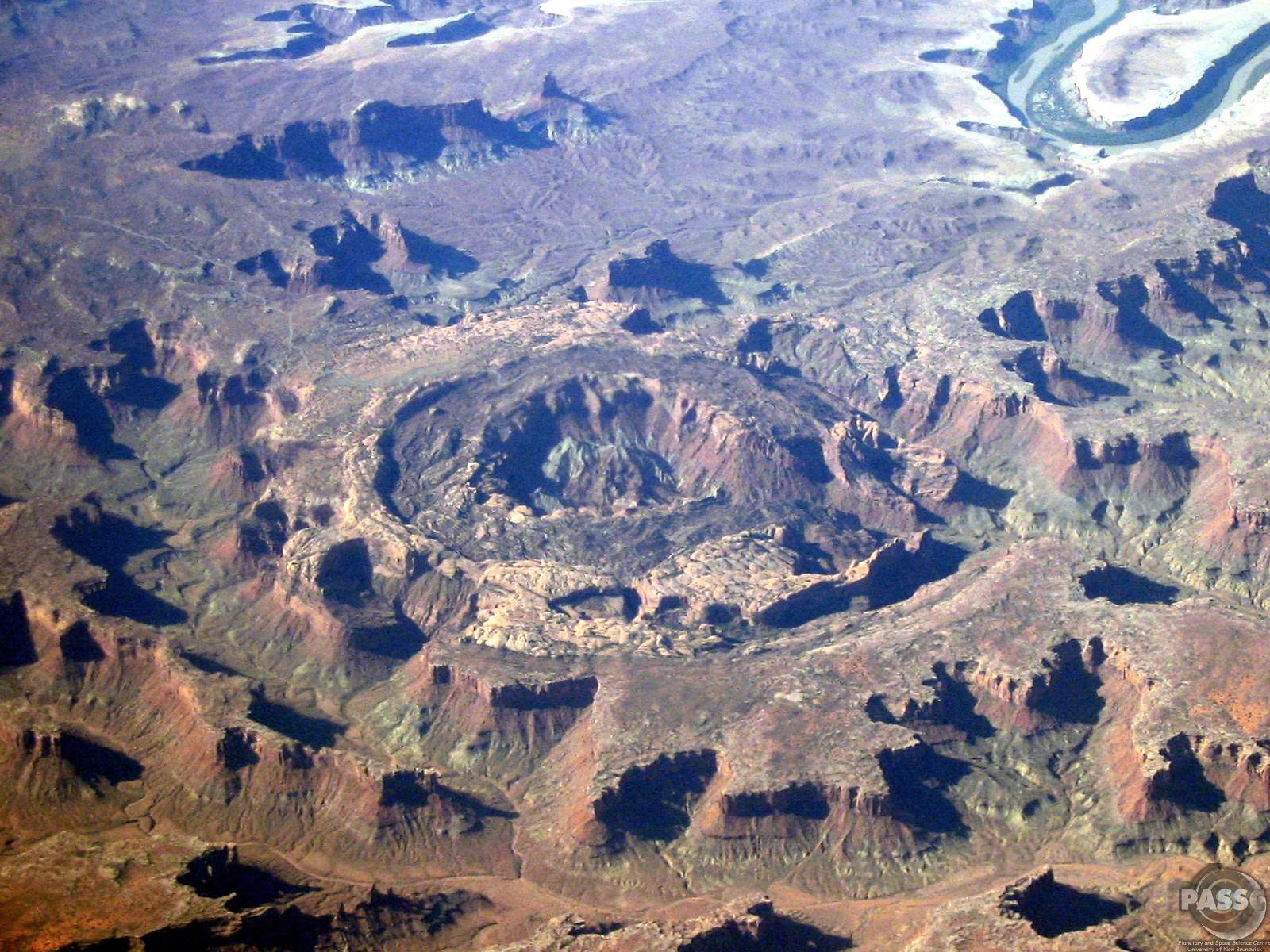 Самый крупный кратер на земле. Кратер Чиксулуб. Ударный кратер Вредефорт. Кратер Вредефорт ЮАР. Метеорит Чиксулуб.