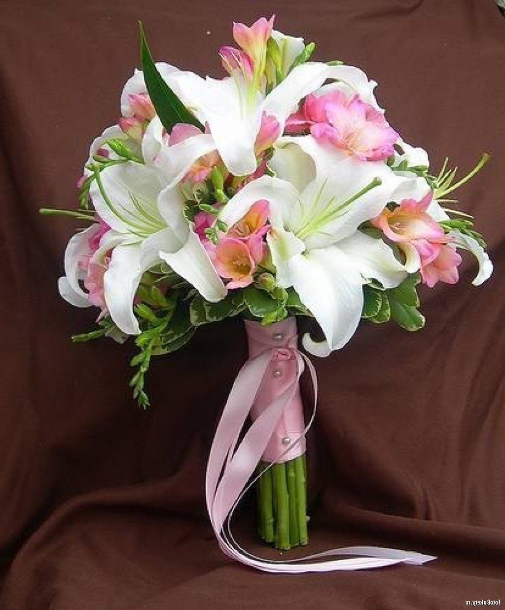 Купить букет невесты «Свадебный букет лилий» в Рязани в интернет-магазине «Астра»