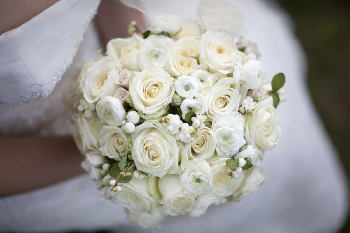 Букет невесты из белых роз
