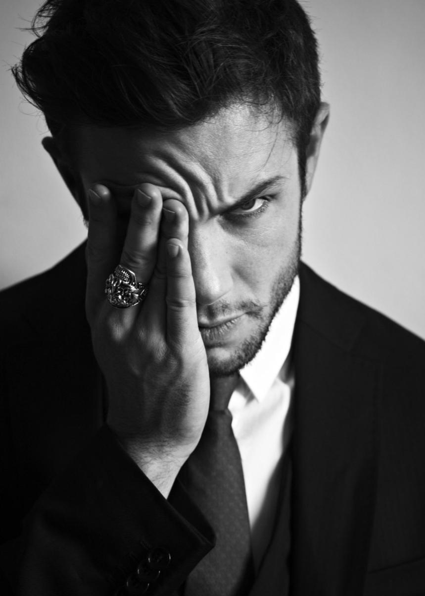 Бенедикт Камбербэтч в профиль