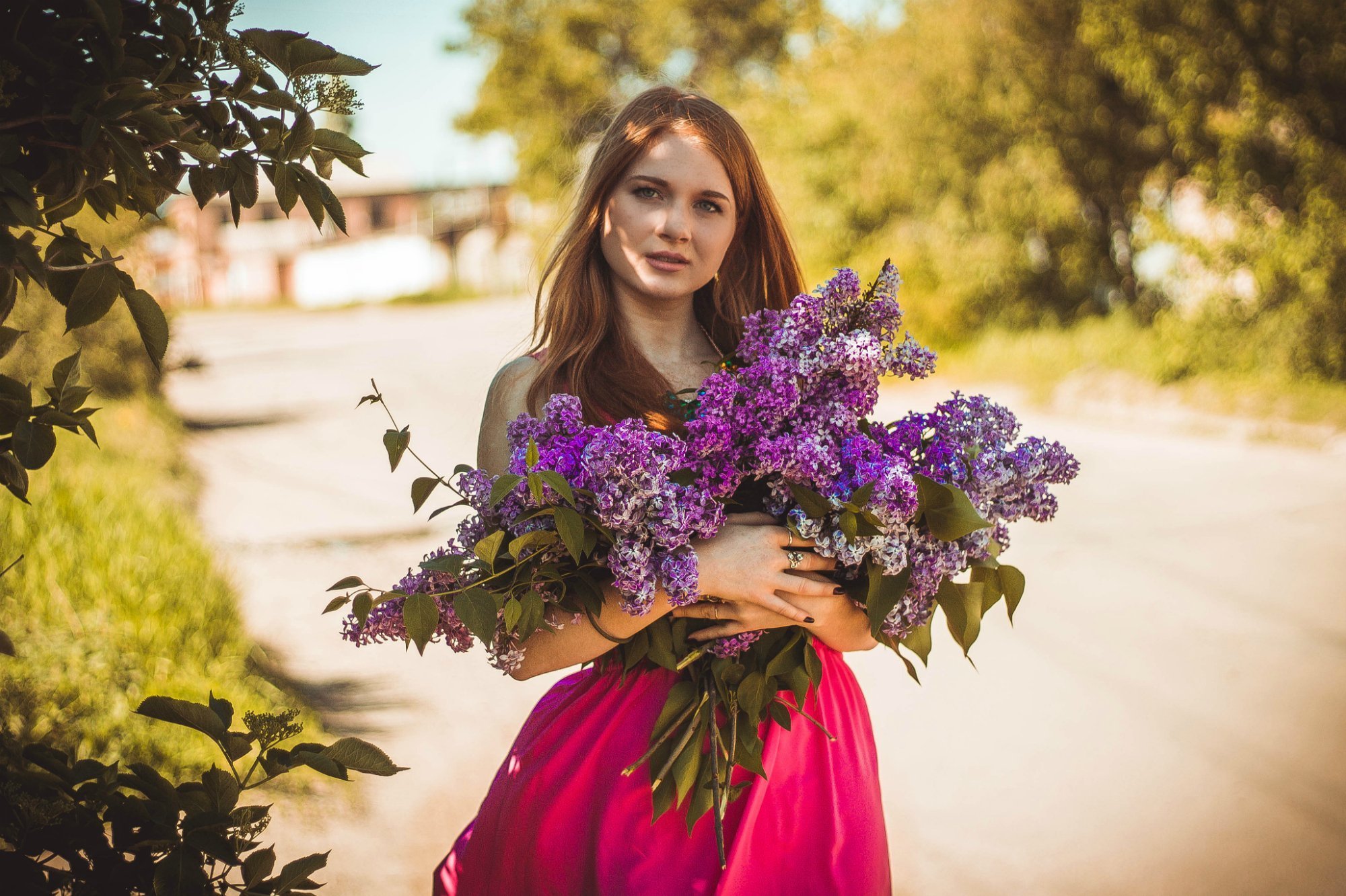 Охапка сирени в руках