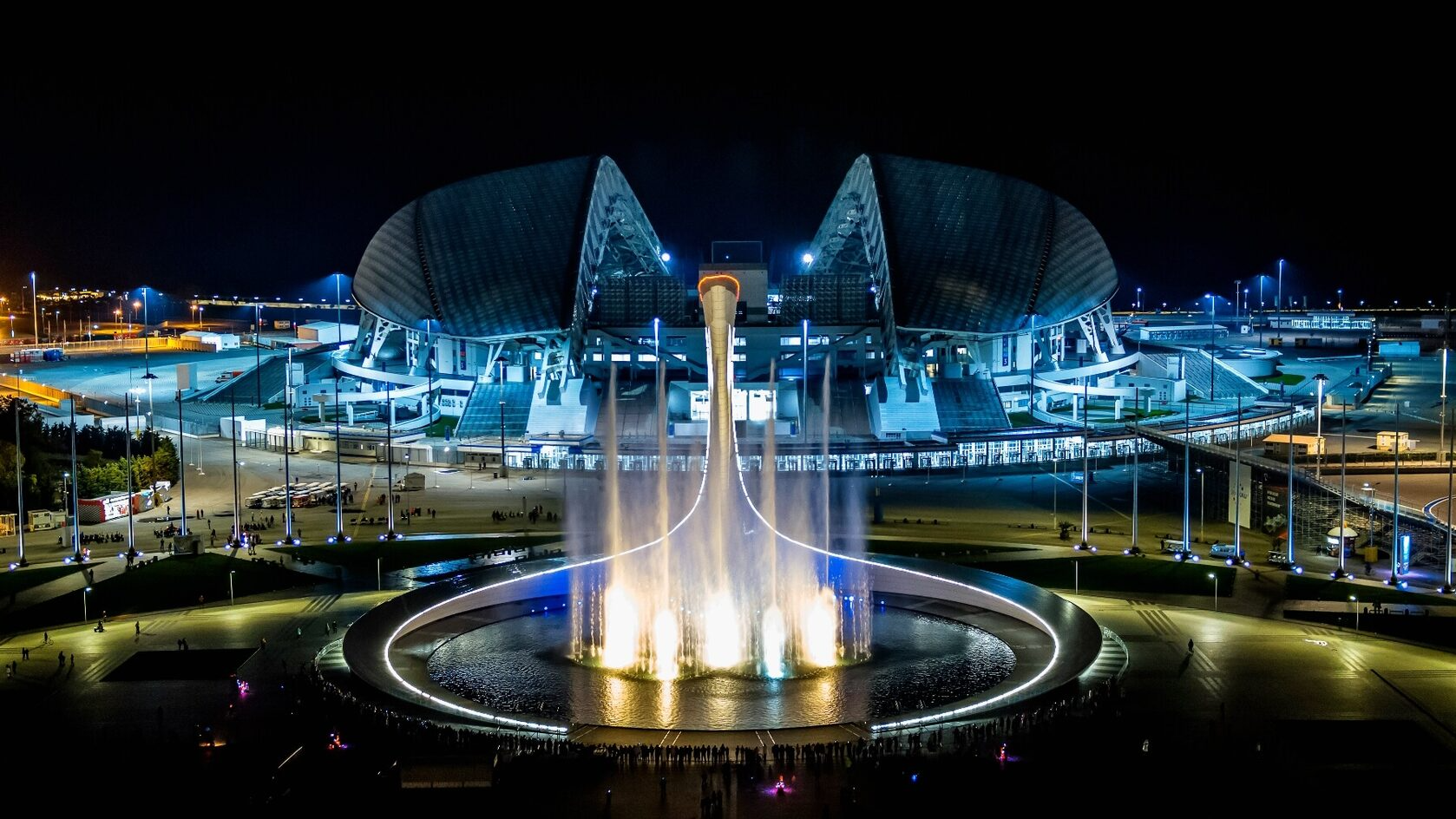 Сочи азербайджан. Сочи Адлер Олимпийский парк. Вечерний Олимпийский парк Сочи. Олимп парк Сочи. Олимпийский парк Сочи вечером.