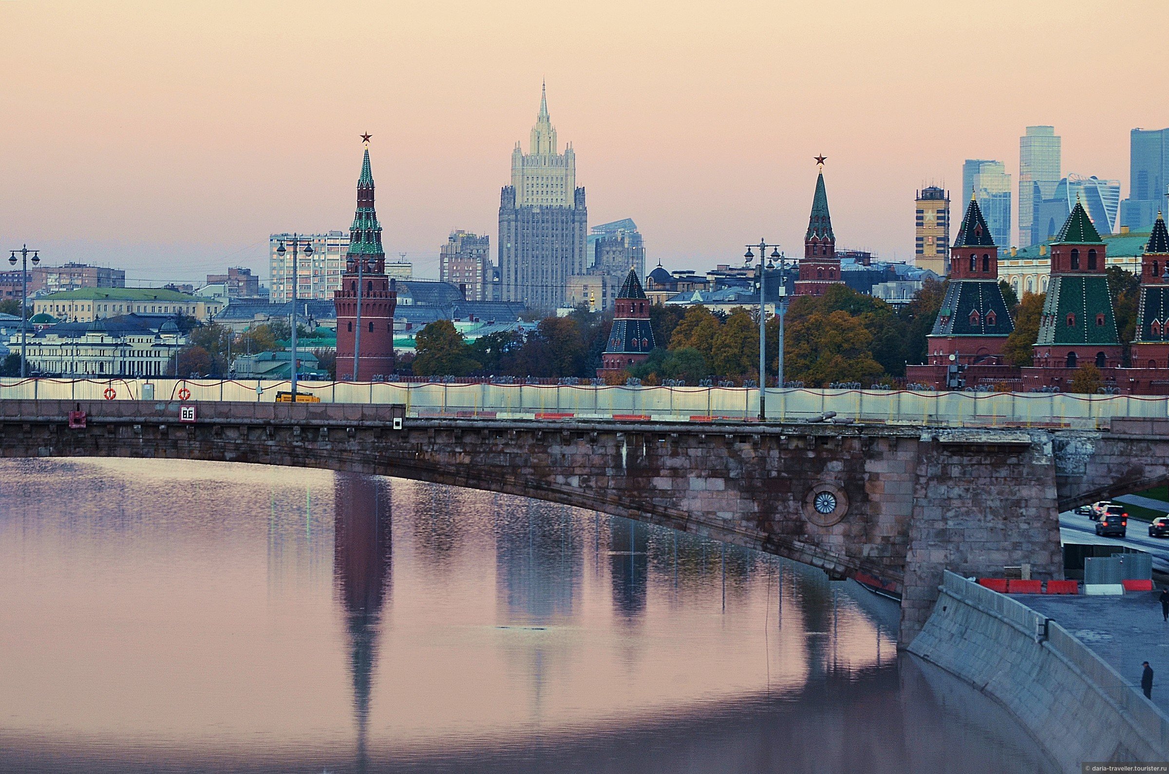 Рассвет на москве реке. Рассвет в Москве. Рассвет в Москве летом где Москве встретить. Место встречи рассвет, Москва. Рассвет в Москве лучшие точки для фото.