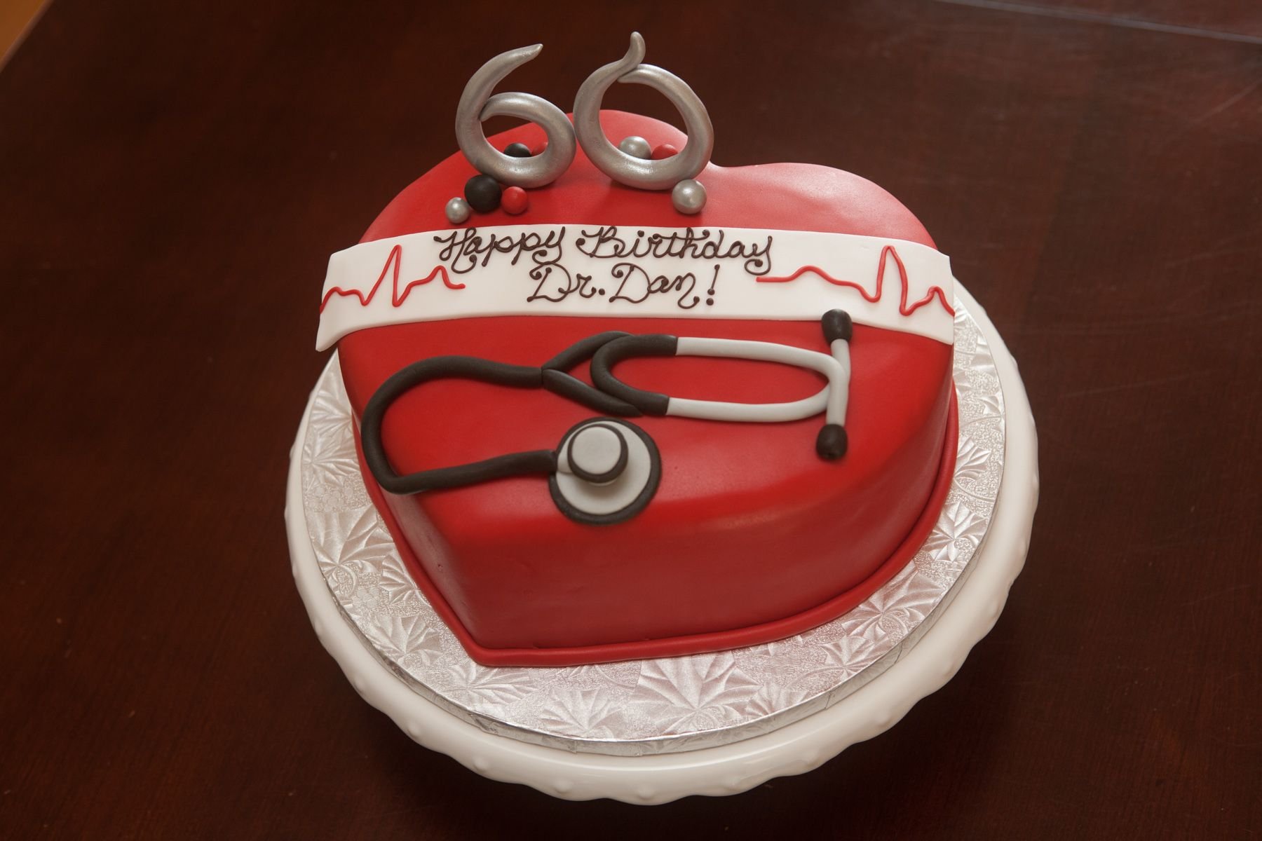 С днем рождения фельдшеру. Торт для медика. Торт «врачу». Торт для медработника. Торт кардиологу.
