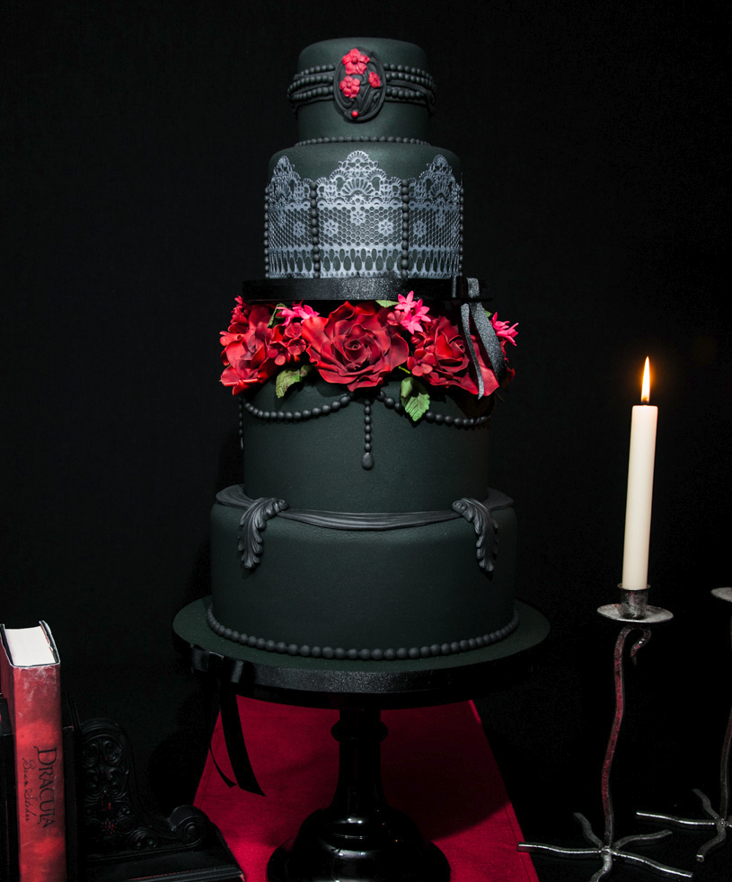 День рождения гота. Черный свадебный торт. Торт в черном стиле. Торт на свадьбу Готический стиль. Черные готические торты.