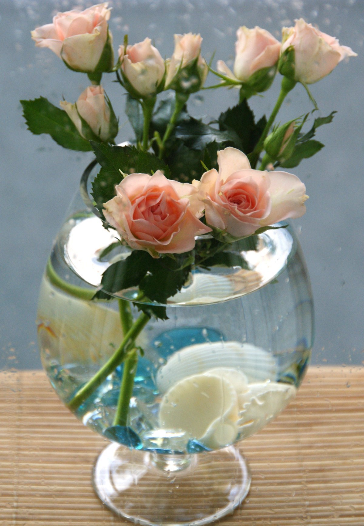 Какую воду для роз в вазе