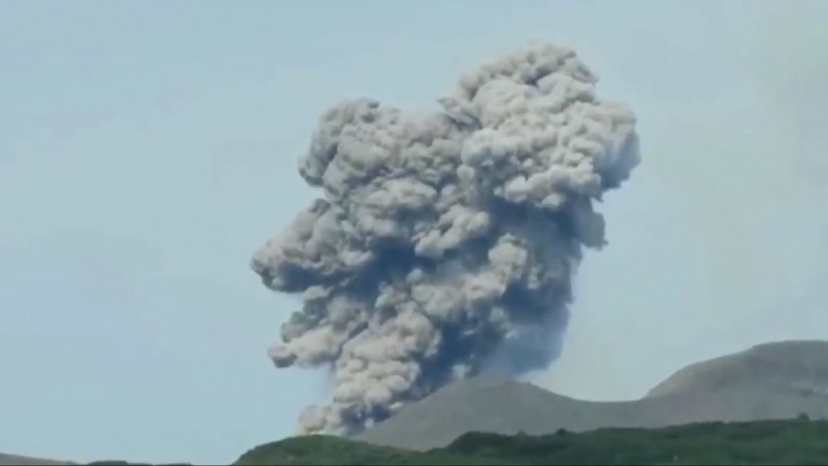 Фон извержение вулкана