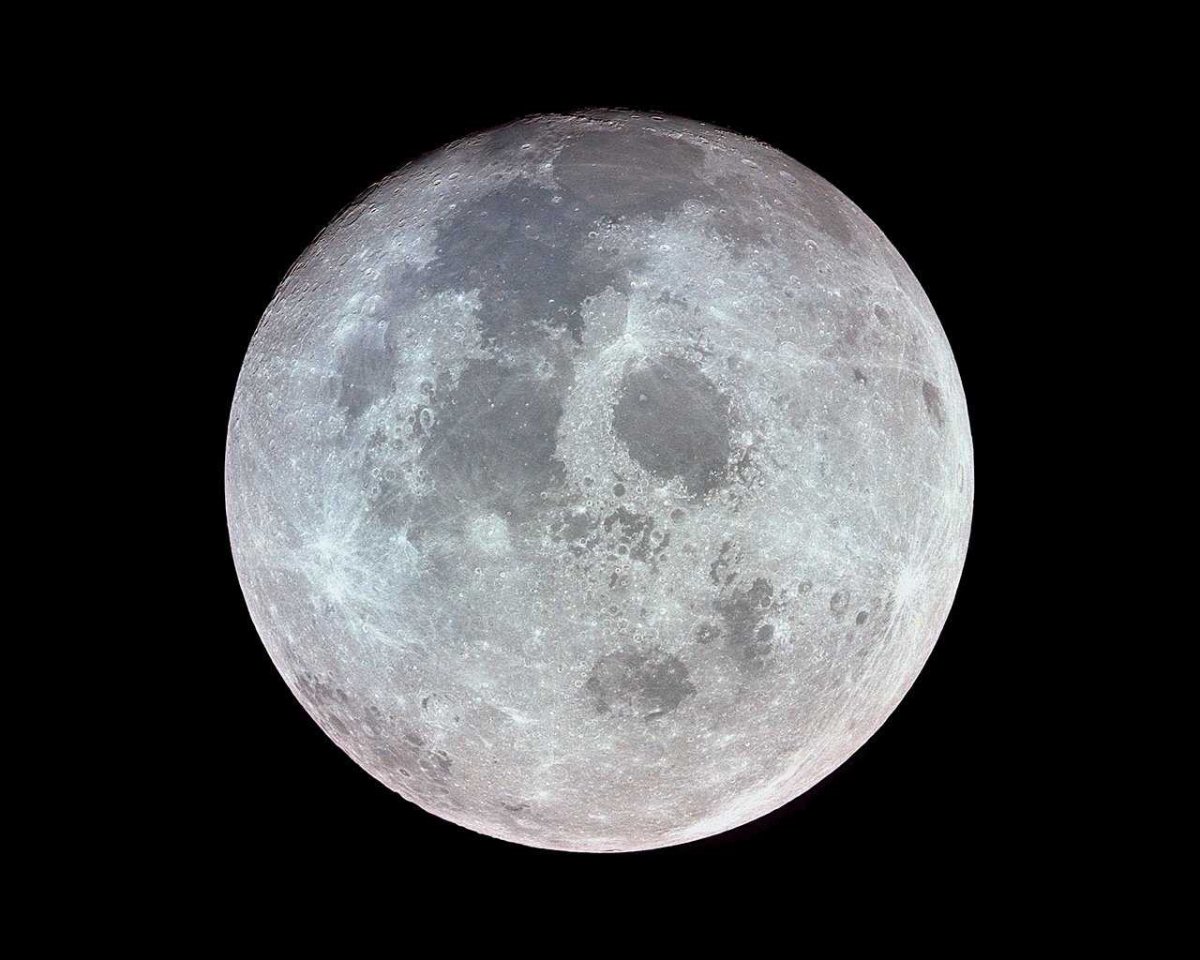 Луна. Луна в космосе. Изображение Луны. Луна (Планета). Что в центре луны