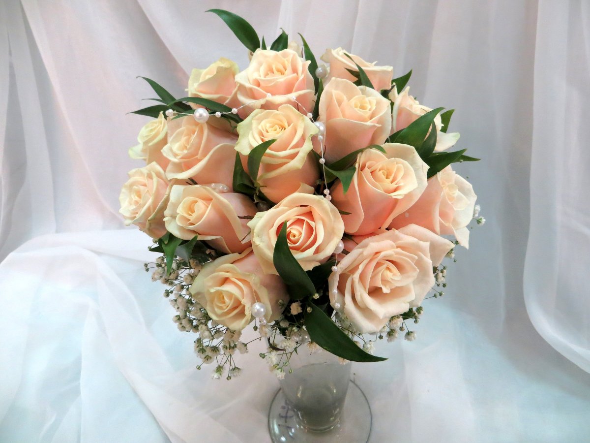 Свадебный букет из кремовых роз