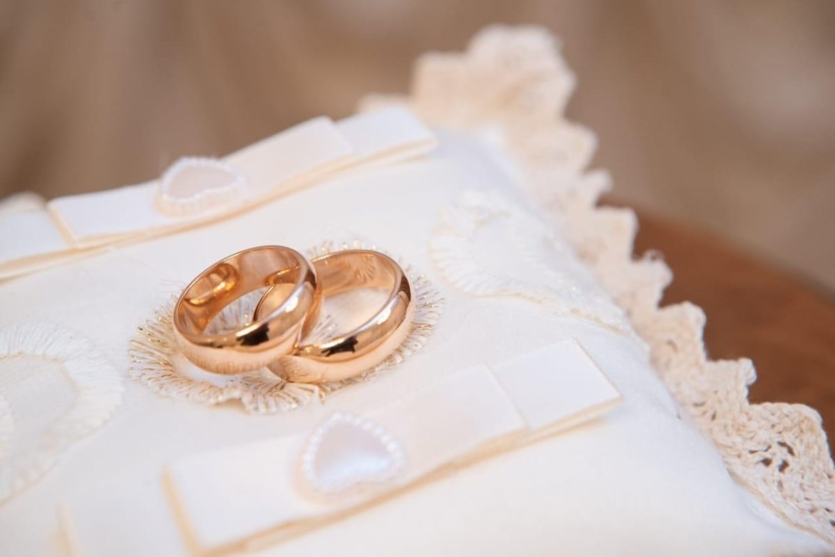 Свадебные кольца и сердце